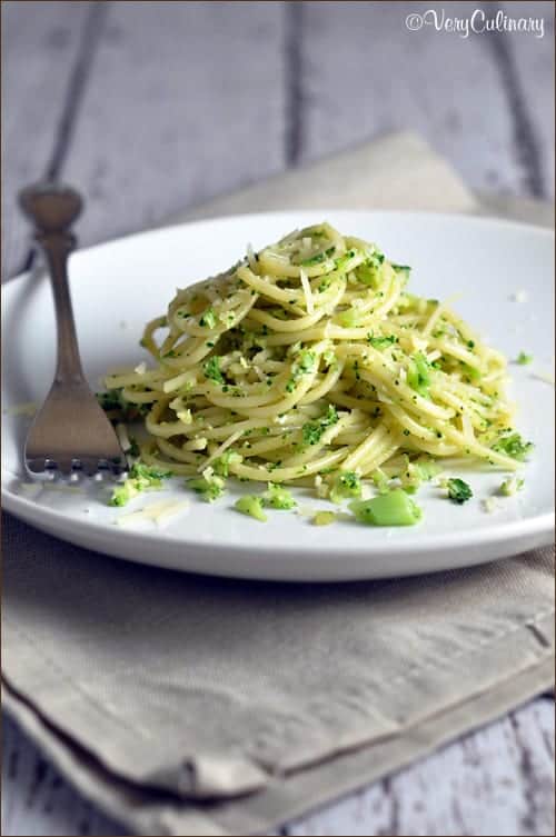 Spaghetti with Broccoli Pesto
