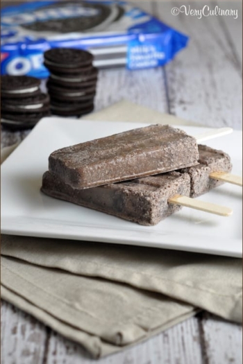 Cookies and Cream Pops #popsicles #oreos #cookiesandcream