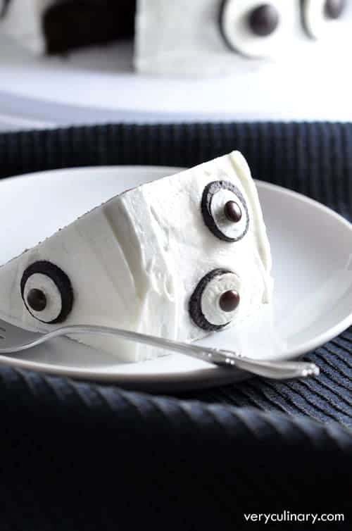 This super easy and fun ghost cake is a treat to make and eat for any Halloween party!