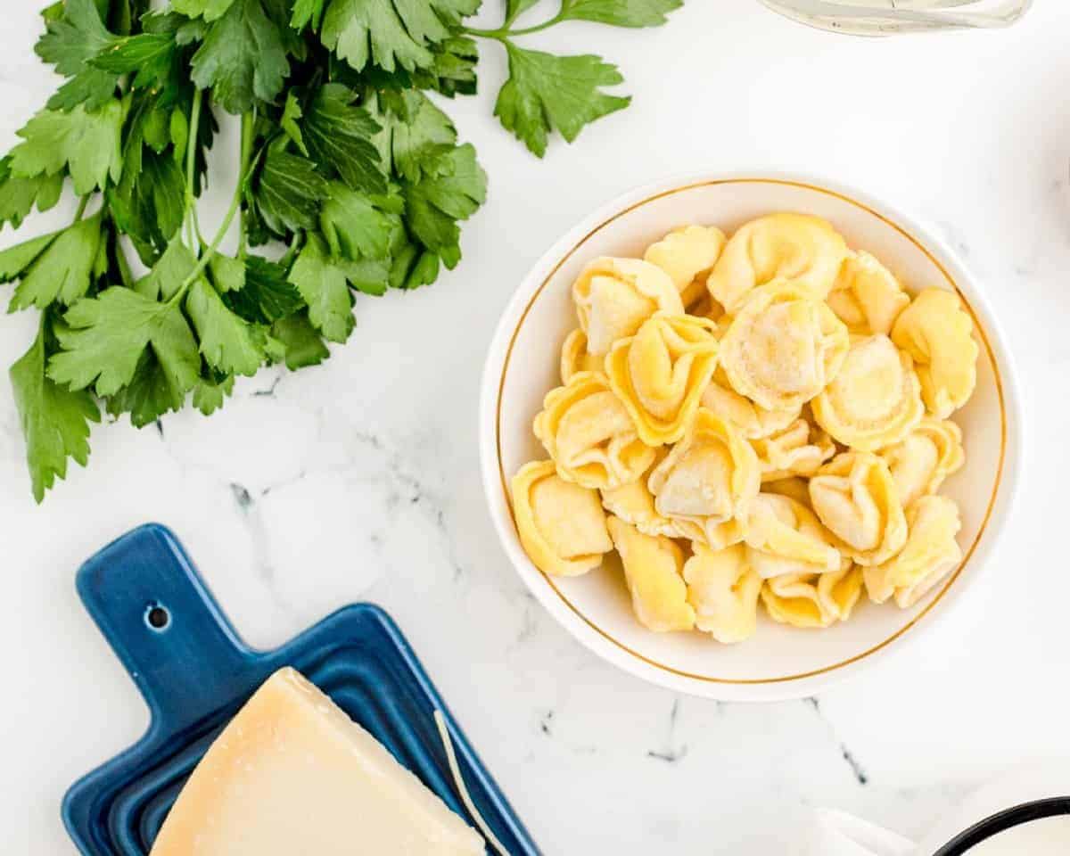Ingredients to make tomato tortellini soup.