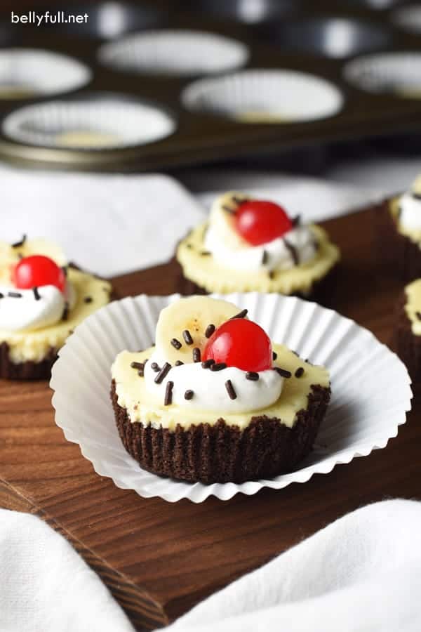 Banana Split Mini Cheesecakes - classic banana split flavors and your favorite cheesecake come together here in single servings. So delicious and fun!