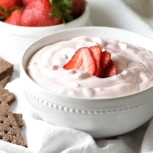 This sweet and silkyย Strawberry Shortcake Dipย calls for only 6 ingredients and 10 minutes of prep time. Great for parties!