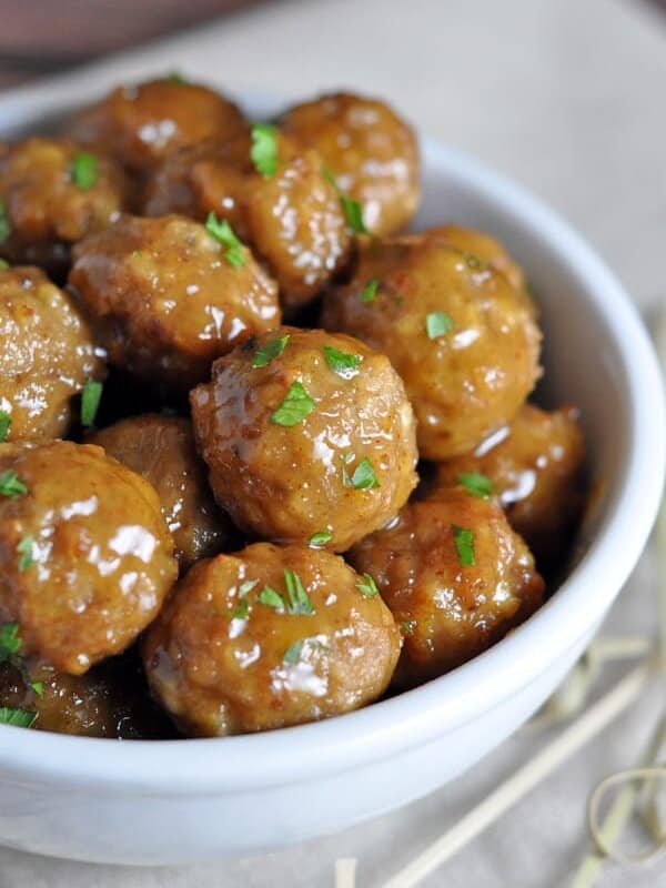 Only six ingredients needed for these delicious sweet, hot and sour cocktail meatballs. A guaranteed hit at your next party!