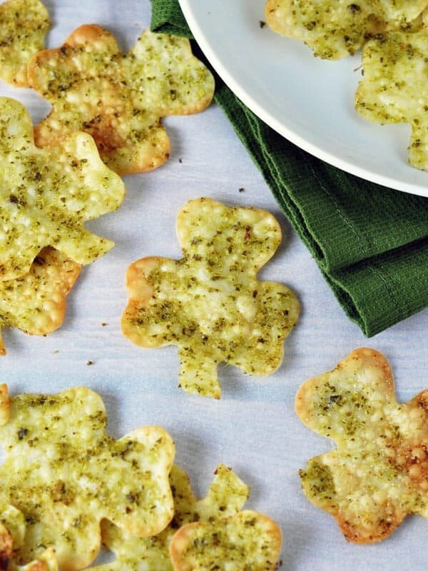 These Shamrock Wonton Crackers are a fun, delicious and healthy 3-ingredient snack for St. Patrick’s Day, without any green dye!