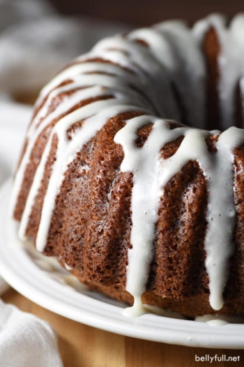 whole apple bundt cake with cream cheese drizzle