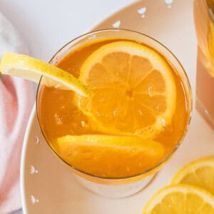 overhead of sweet tea in glass with lemon slices