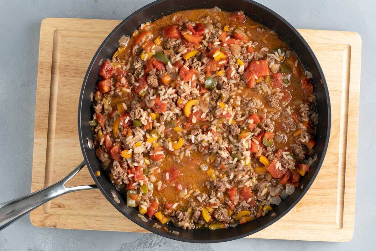 Stuffed pepper filling with ground beef, rice, tomatoes, and peppers cooked together in a skillet