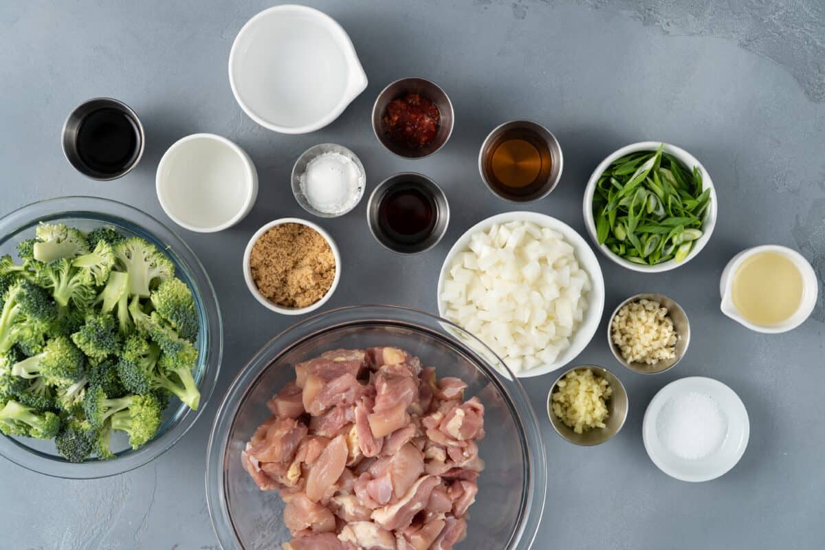 ingredients to make chicken and broccoli stir fry