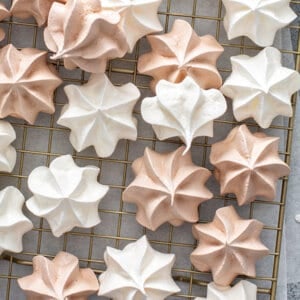 overhead vanilla and chocolate meringue cookies on wire rack