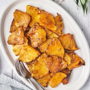 overhead white plate of air fryer pineapple pieces