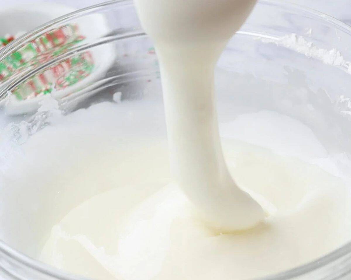 Pouring icing into a bowl.