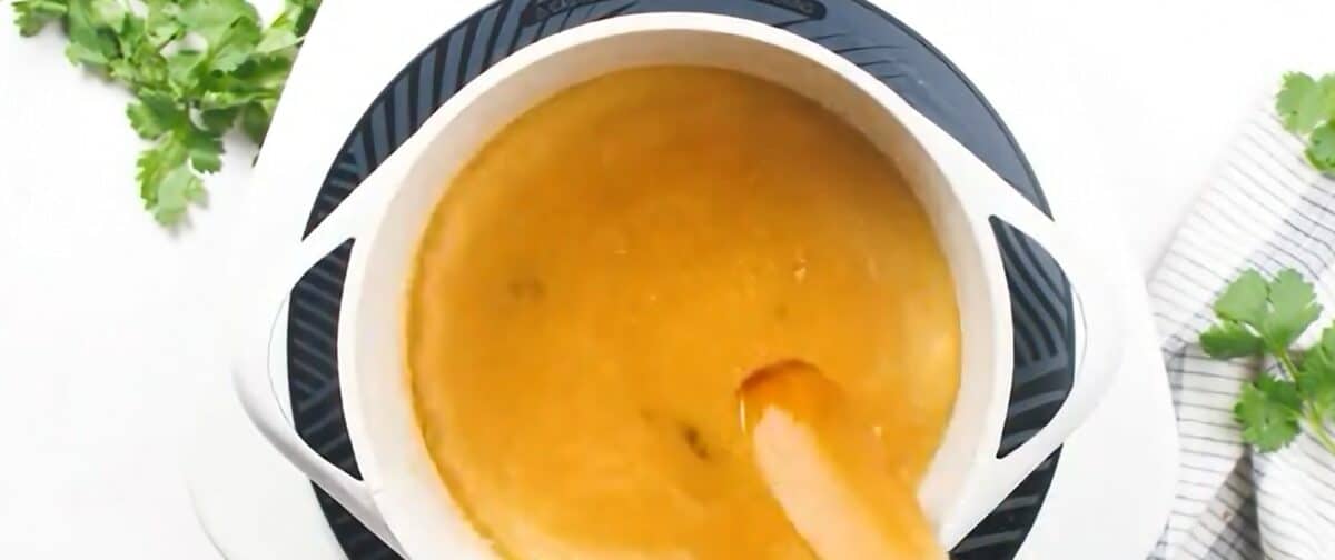 Preparing the rice in a pot. 