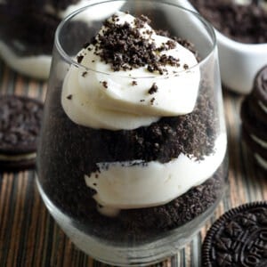 close up oreo cheesecake parfait