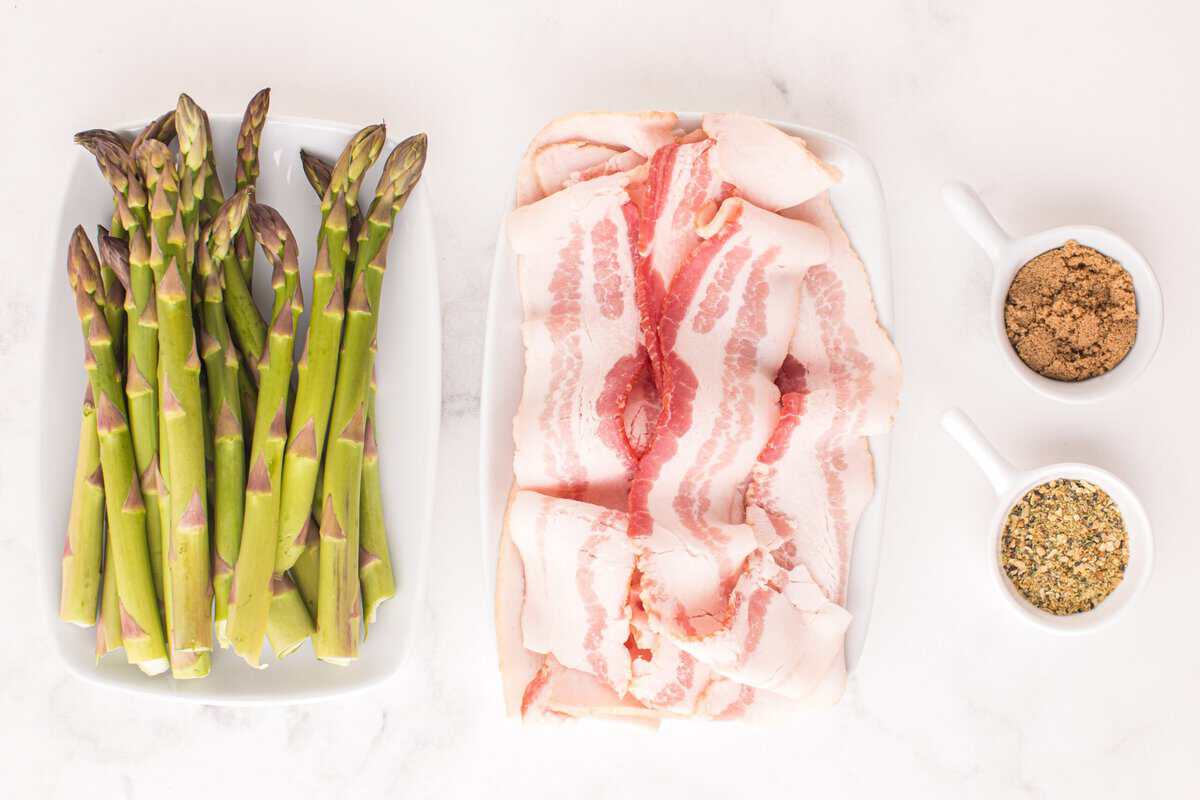 Ingredients to make air fryer bacon wrapped asparagus.