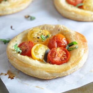 Round Individual Puff Pastry Tomato Tarts