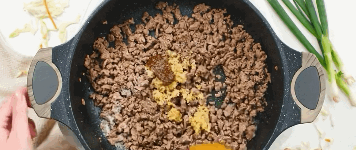 Cooking the ground pork with the seasonings.