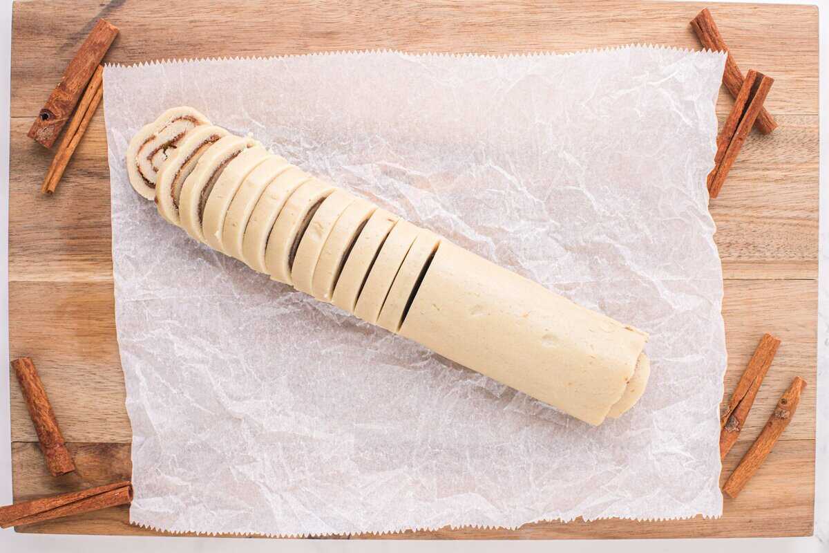 Slicing the log into 1/2 inch pieces.