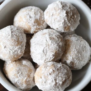 overhead bowl of snowball cookies