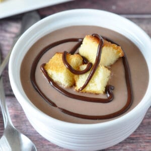 Thickened milk chocolate in dessert cups with cake croutons