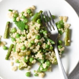 couscous with asparagus and baby peas