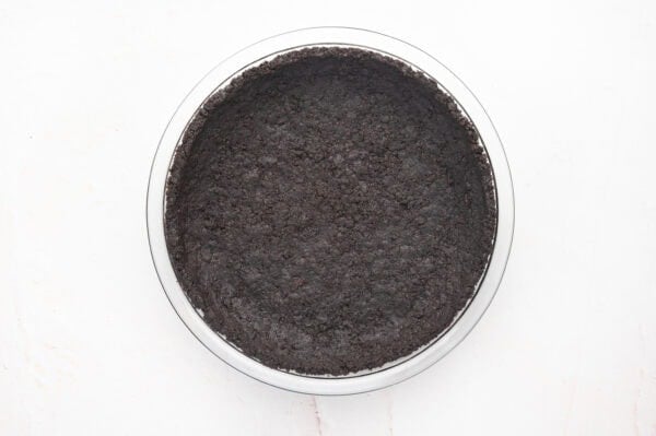 Oreo crust pressed into a pie pan.