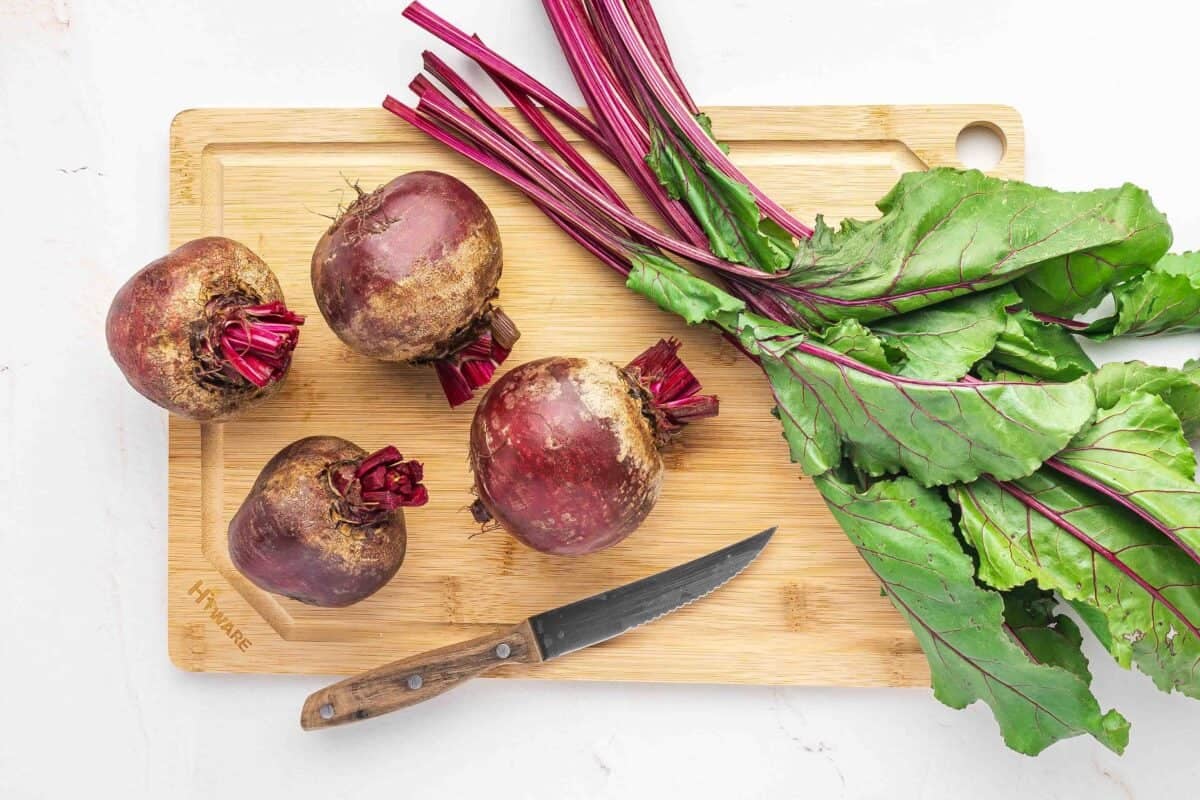 4 whole beets with stems removed