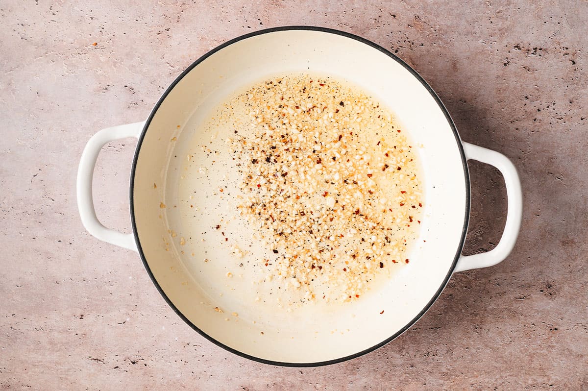 Cooking garlic in oil