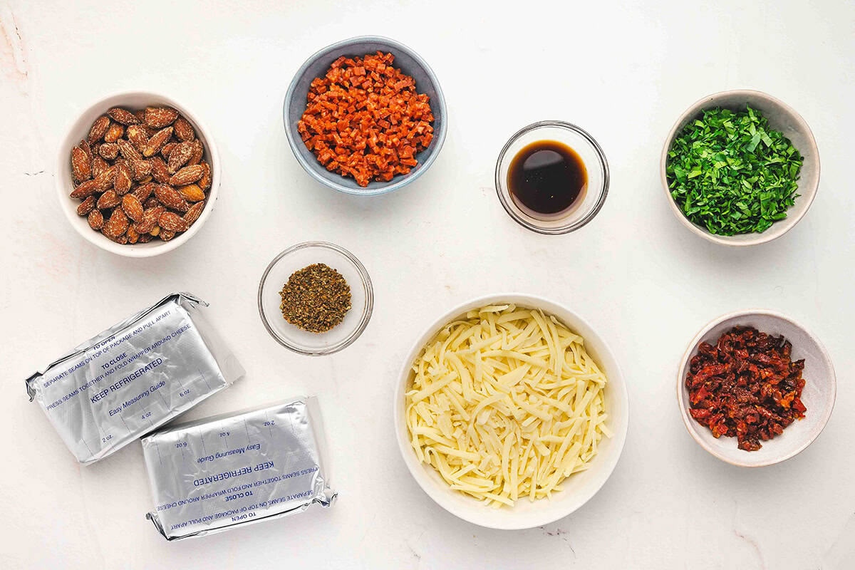 Christmas Wreath Cheese Ball ingredients