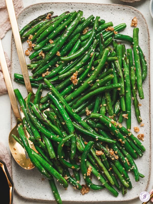 Garlic green beans on a baking sheet.
