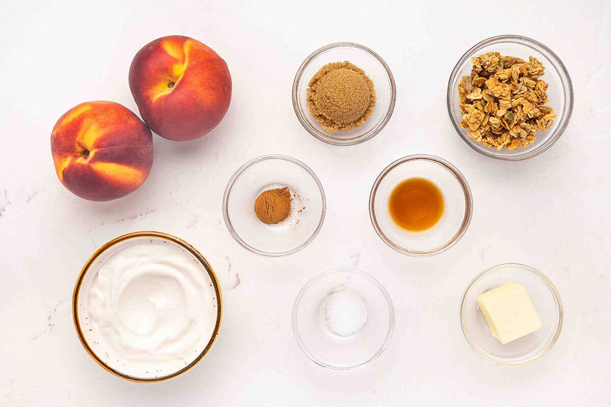 The ingredients to make air fryer peaches.